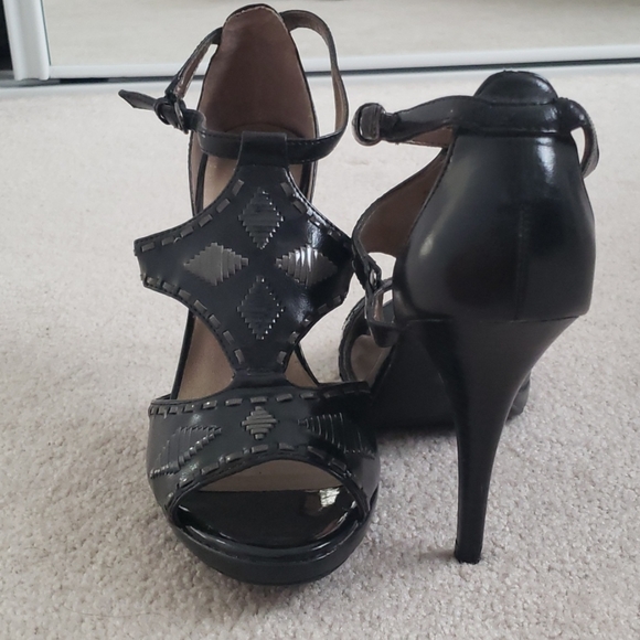 Black strappy heels - Picture 3 of 6